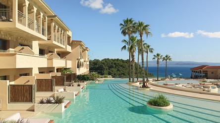 14216_MERAVIA ROOMS DELUXE SWIM UP PV TERRACE.jpg